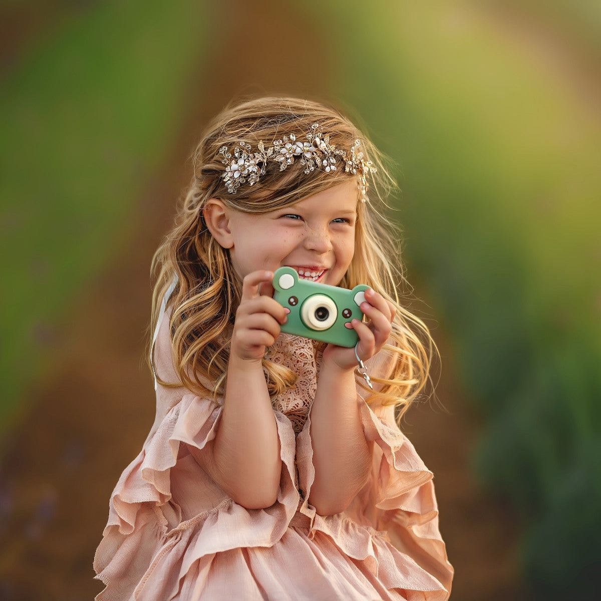 What is the Best Age to Introduce a Camera to a Child? - Kidamento