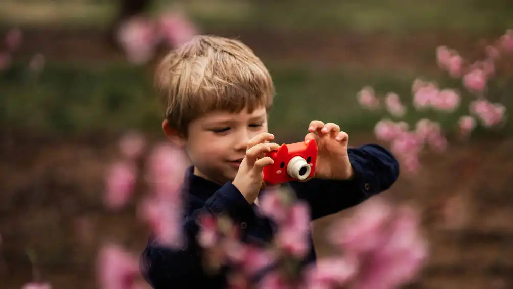 kiimento Fox Digital Camera Model C lifestyle boy outdoors